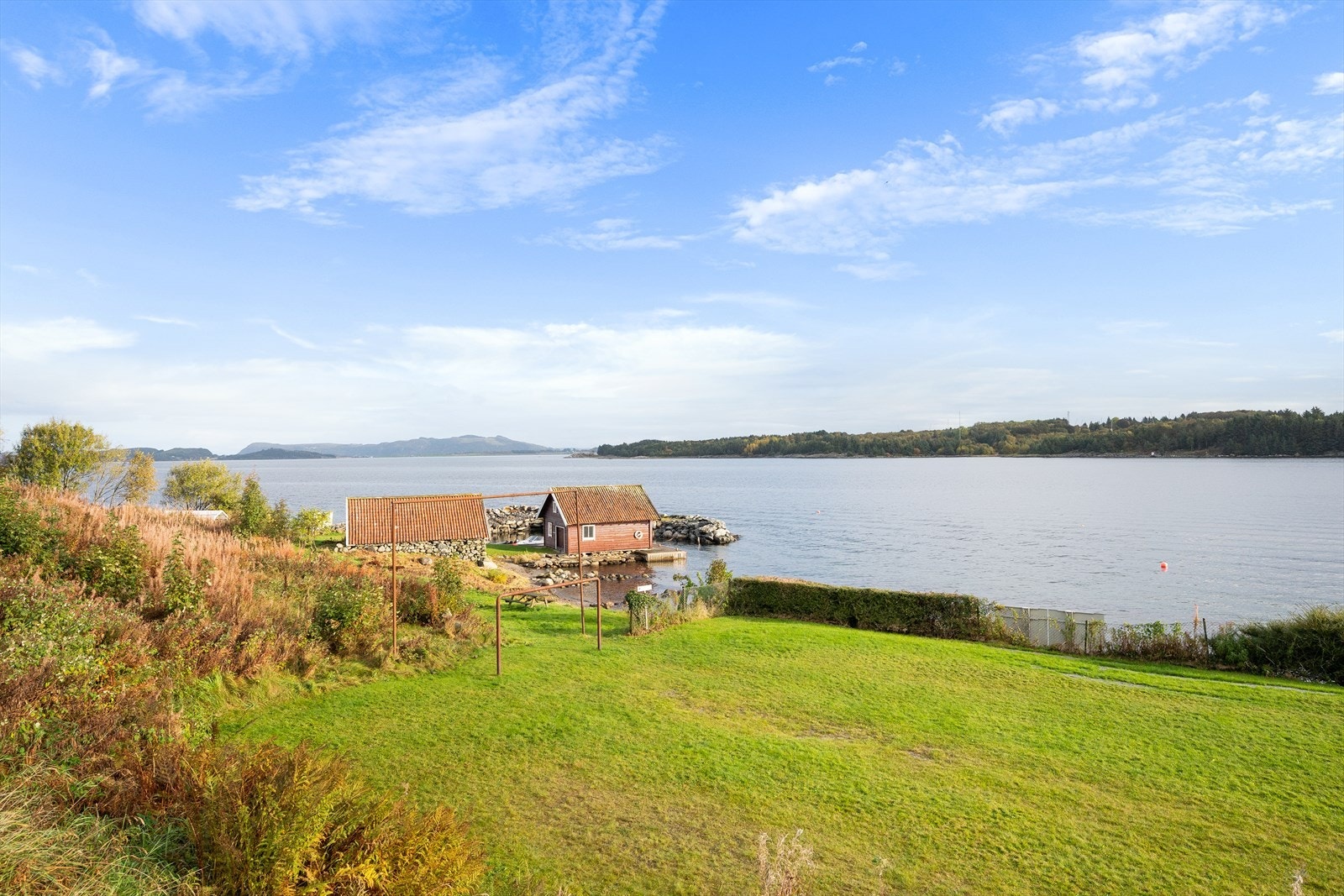Flotte maritime områder like nedenfor huset. Galleribilde