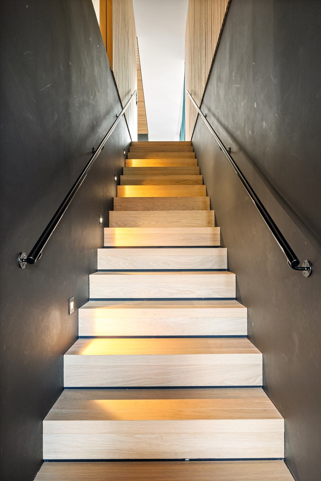 Lekker trapp med integrert belysning Galleribilde