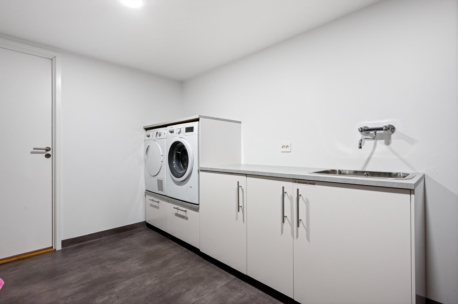 Praktisk innredning og vask. Galleribilde