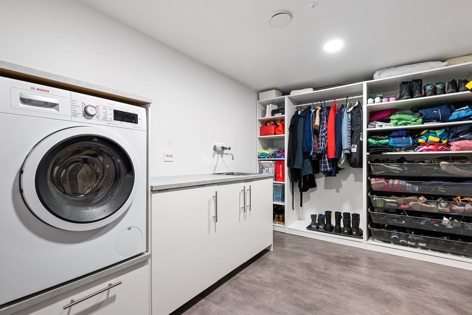 Stort flott vaskerom Galleribilde