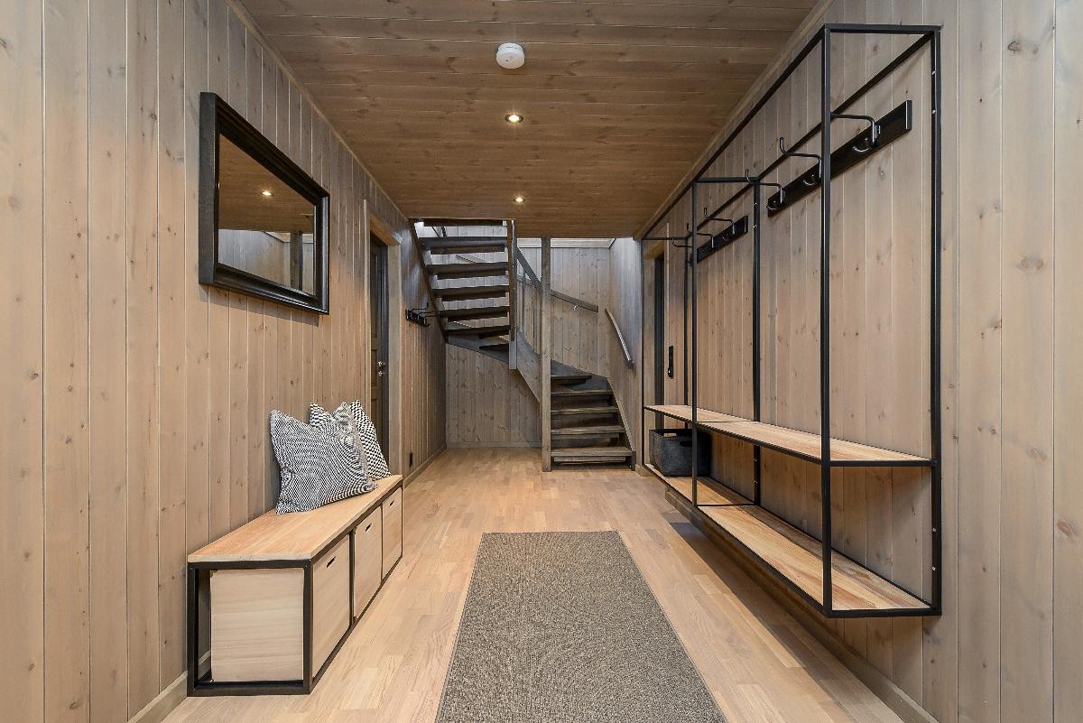 Romslig hall Galleribilde