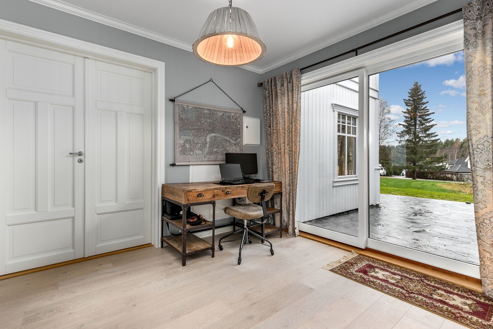 Innredet rom, p.t. benyttet som kontor. Opprinnelig godkjent som musikkrom i byggetegningen. Galleribilde