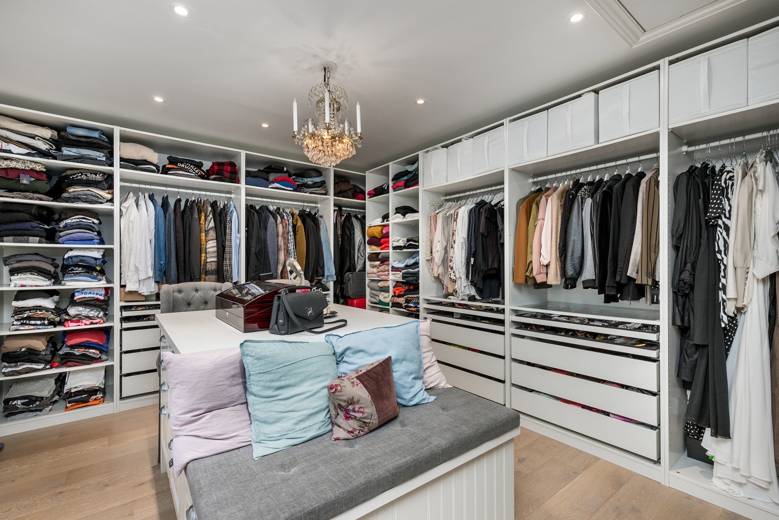 Omkledningsrom. Galleribilde