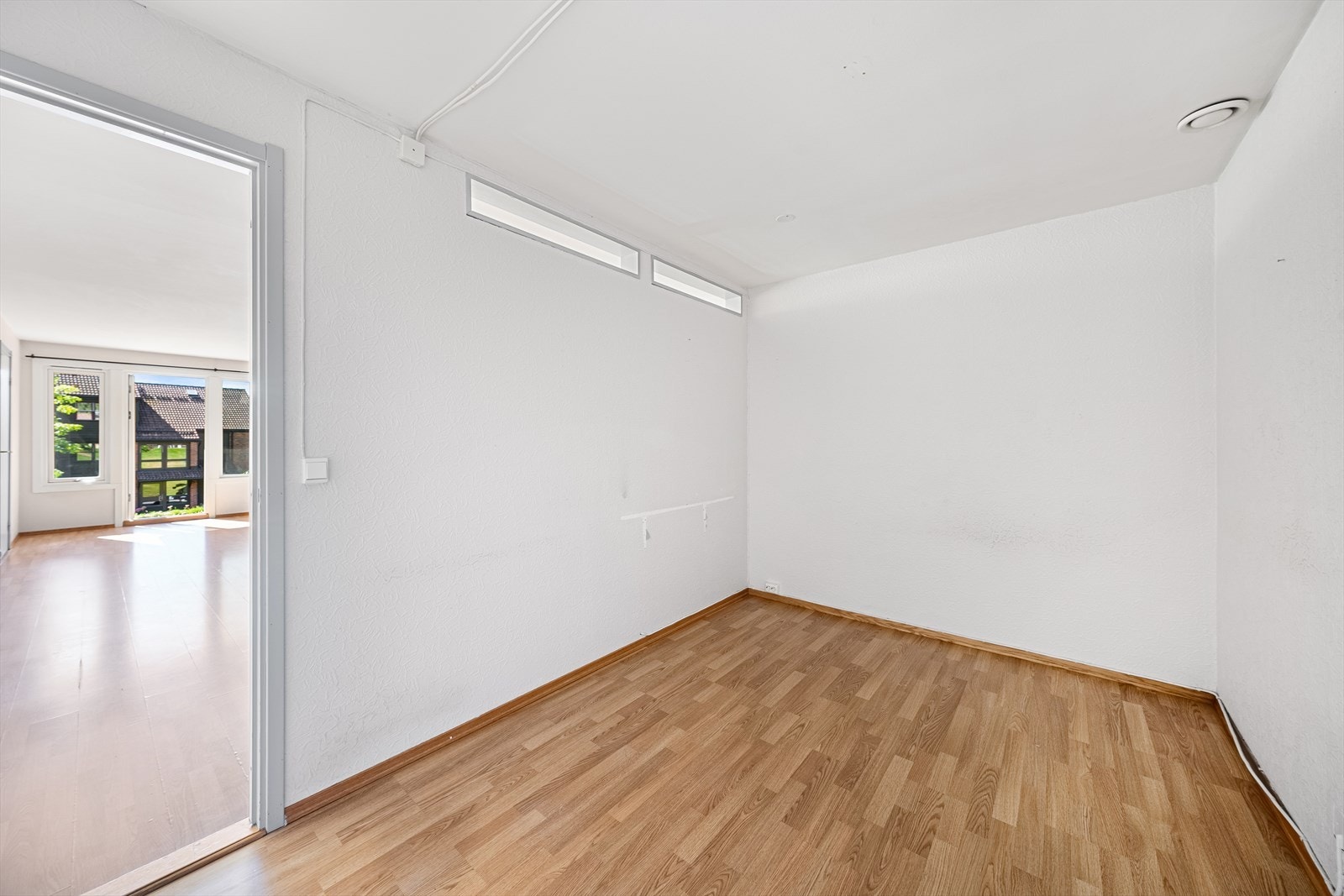 Romslig rom av god størrelse som passer ypperlig som gjesterom eller kontor Galleribilde