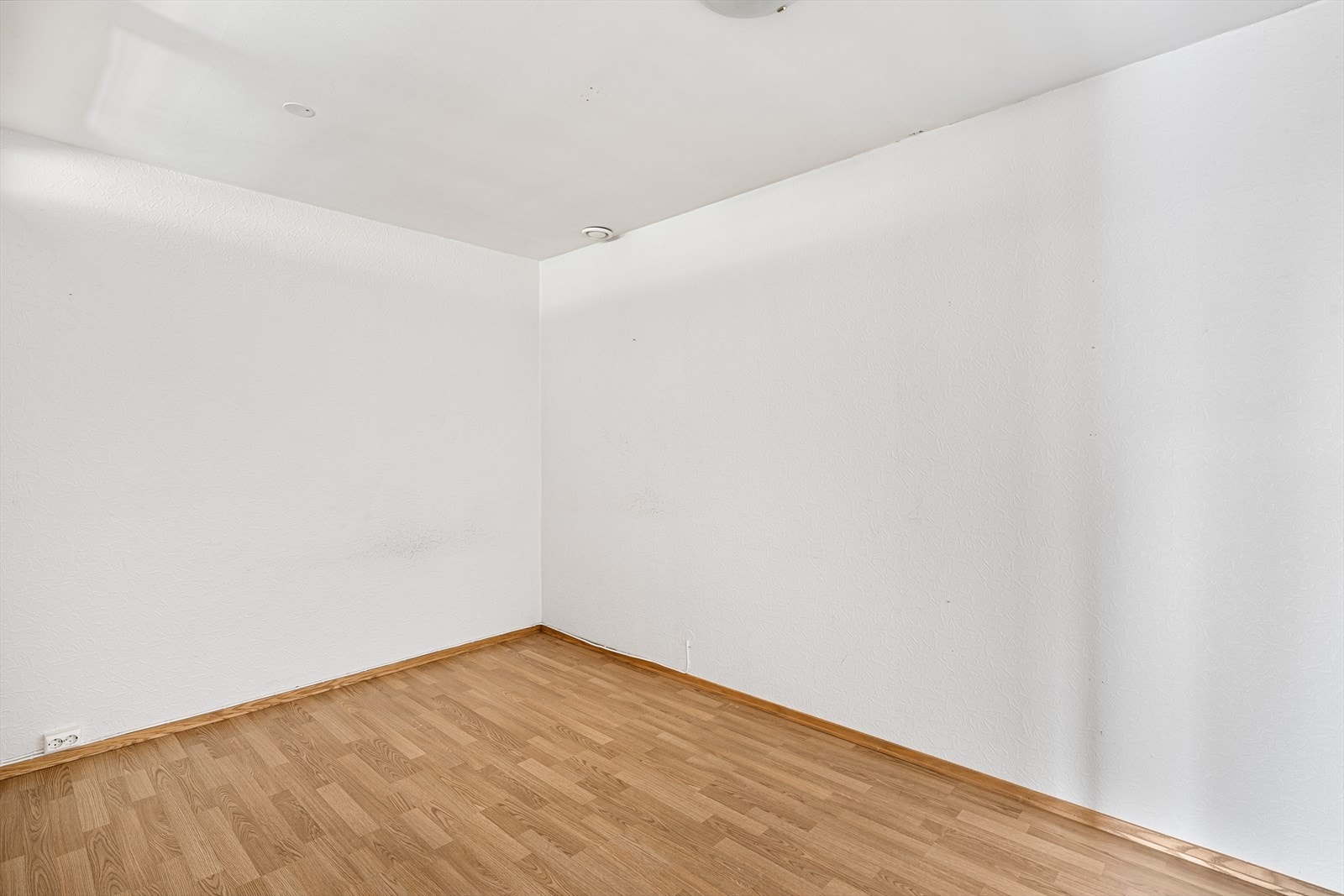 Romslig rom av god størrelse som passer ypperlig som gjesterom eller kontor Galleribilde