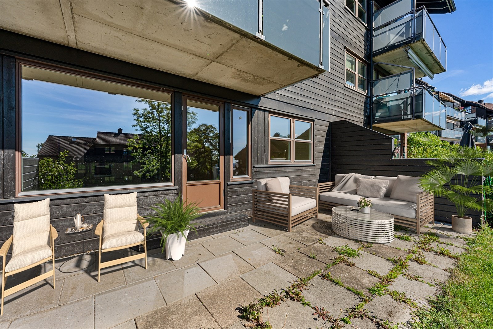 Det er god plass til å møblere med sittegruppe, grill, planter og øvrig interiør (illustrasjonsbilde) Galleribilde