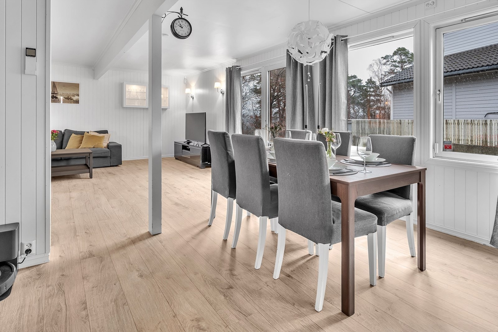 Stuen kan møbleres med sitte- og spisegruppe etter eget ønske og behov Galleribilde