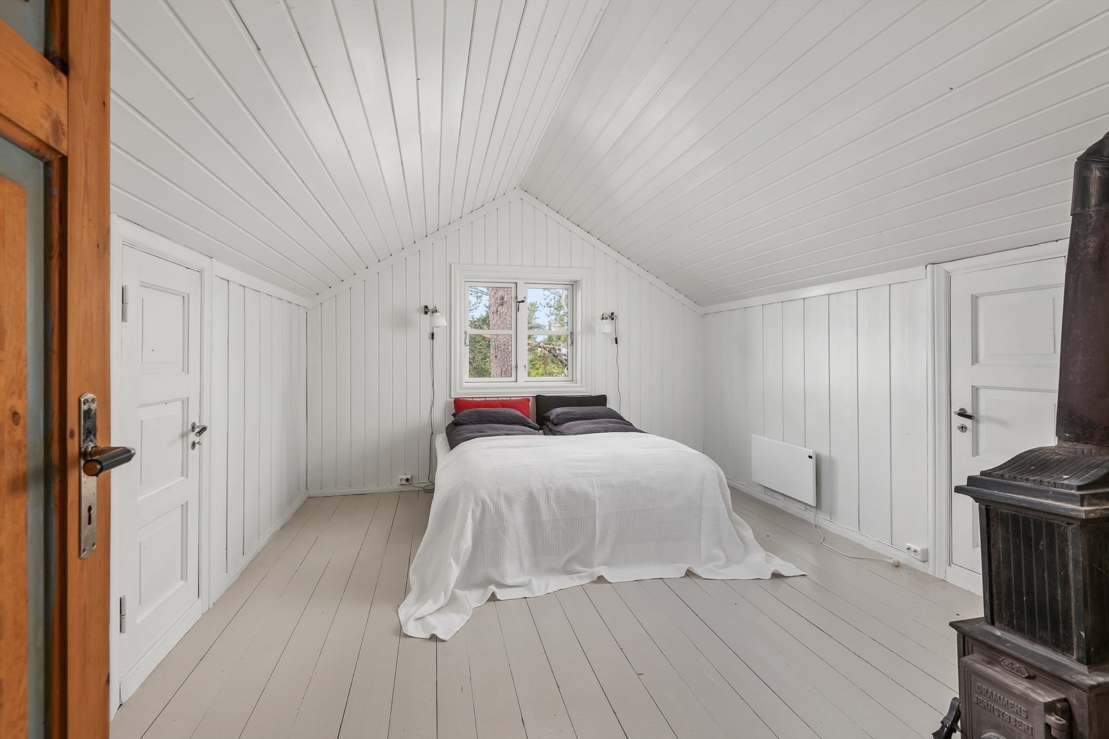 Fra hyttas 2. soverom. Også plass til dobbeltseng. Galleribilde