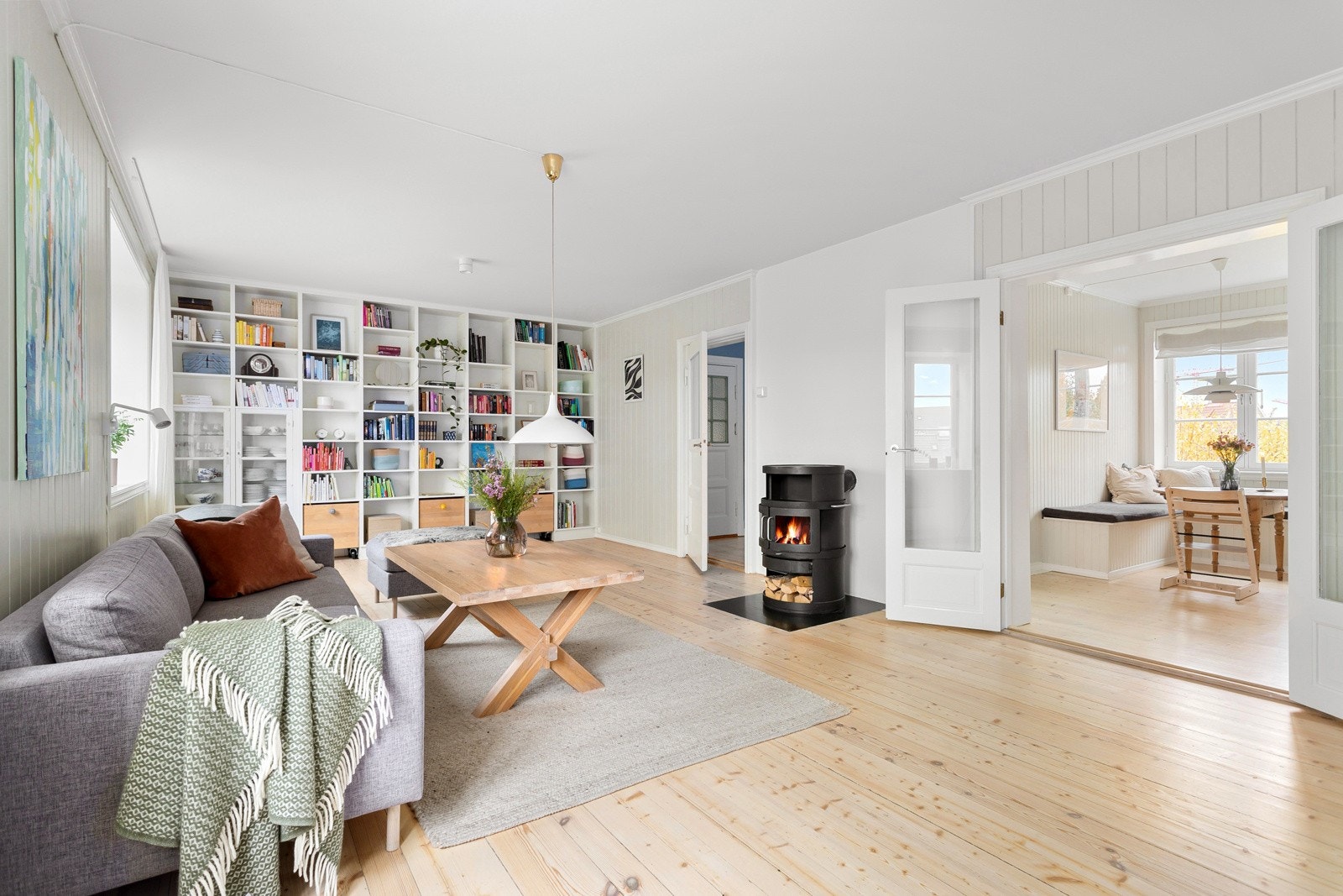Peisen skaper en lun og hyggelig stemning, og er en god varmekilde på kalde dager. Galleribilde