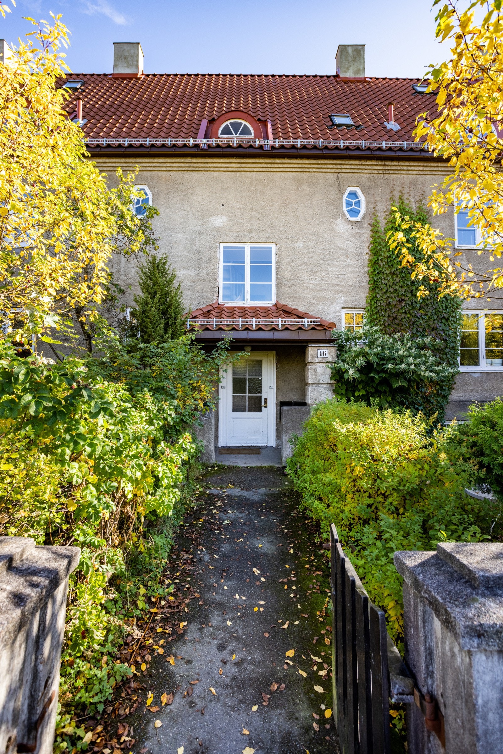 Hyggelig og pent inngangsparti - velkommen. Galleribilde
