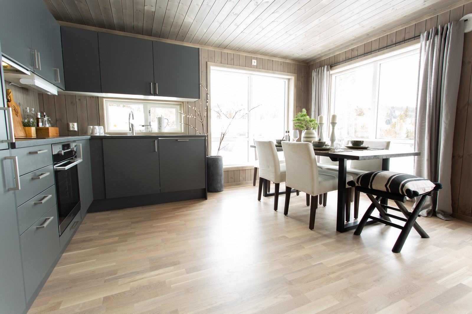 Interiørbilde fra en lignende hyttemodell. Galleribilde