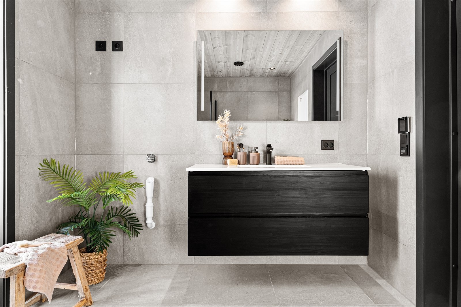 Vask i seksjon og opplegg for vaskemaskin Galleribilde