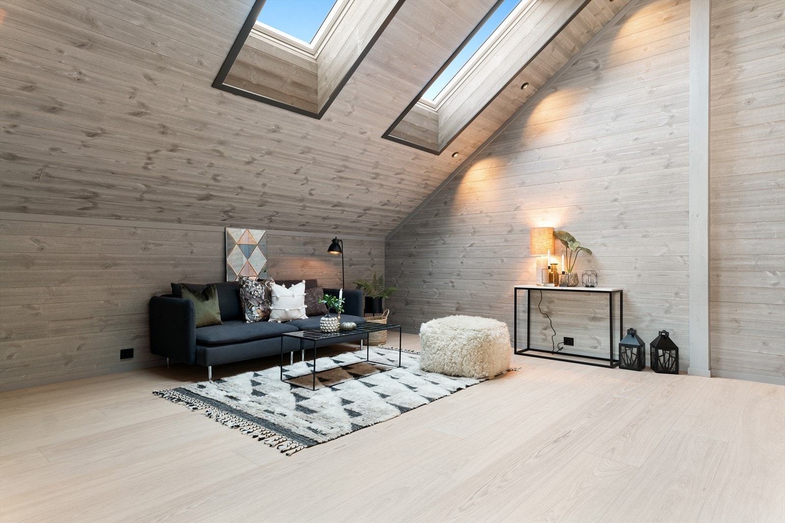 Loftstue med takvindu Galleribilde