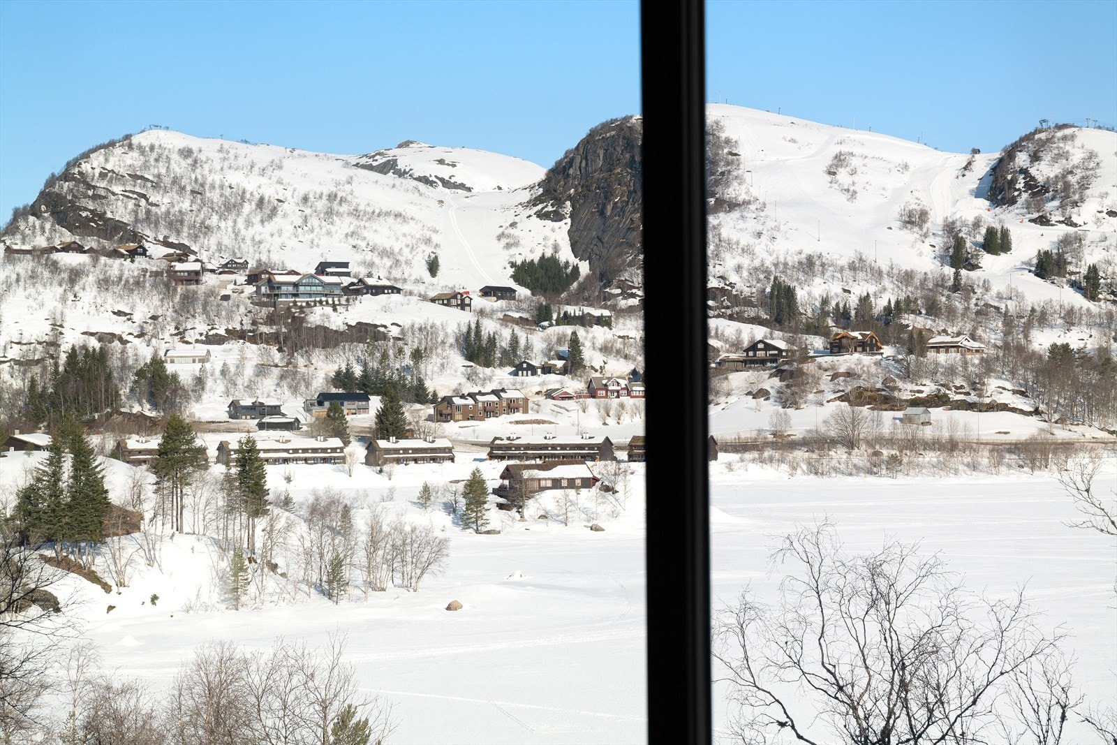 Herlig utsikt mot Sinnesvatnet og Ålsheia Galleribilde