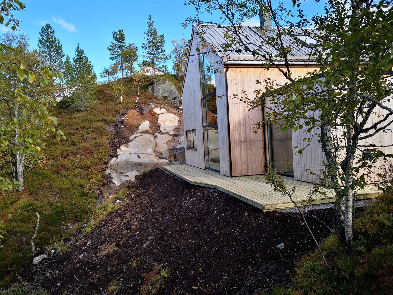 Det er nylig lagt ny terrasse på utsiden Galleribilde