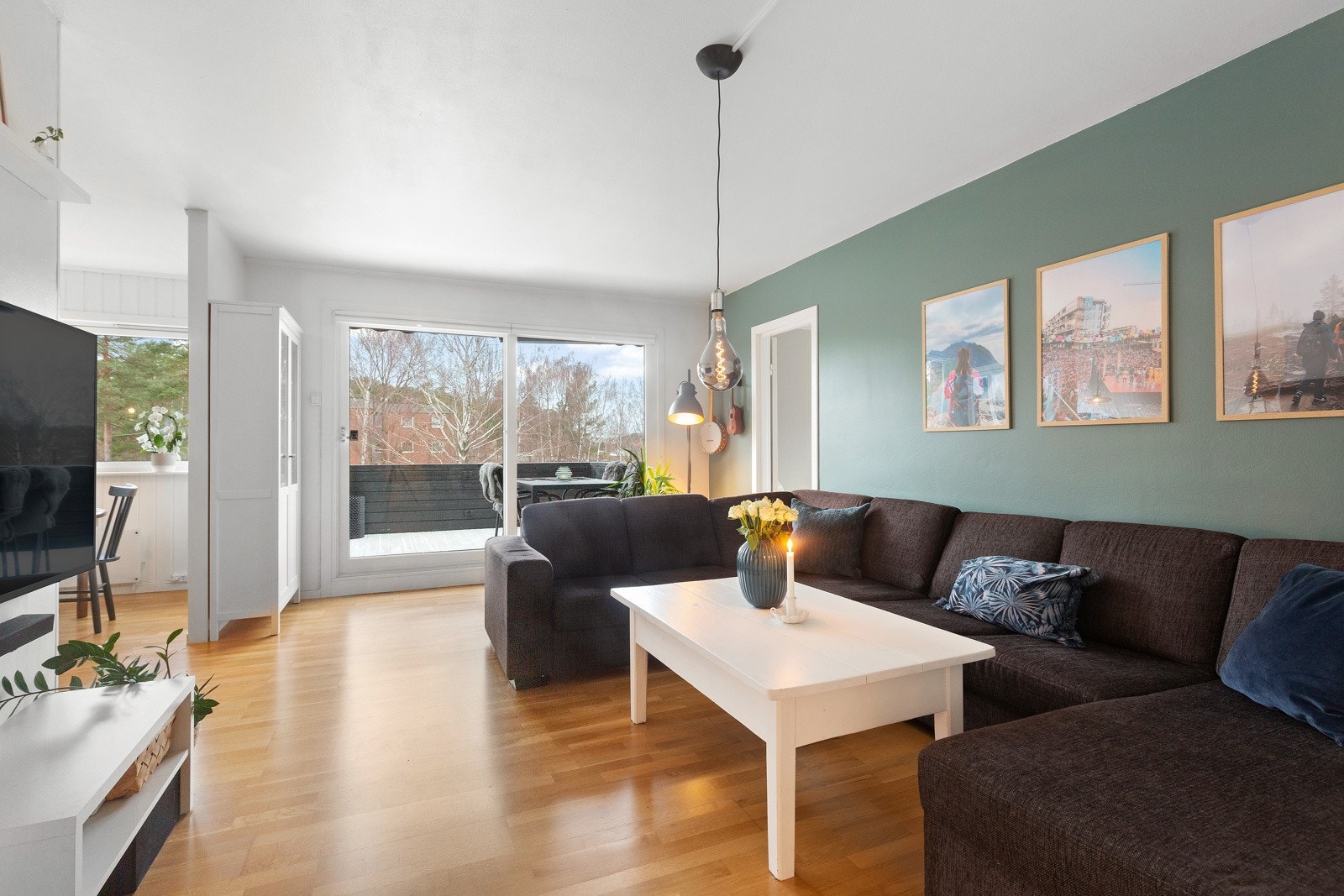 Leiligheten inneholder 3 soverom, gang,bad, toalett, stue og kjøkken. Galleribilde
