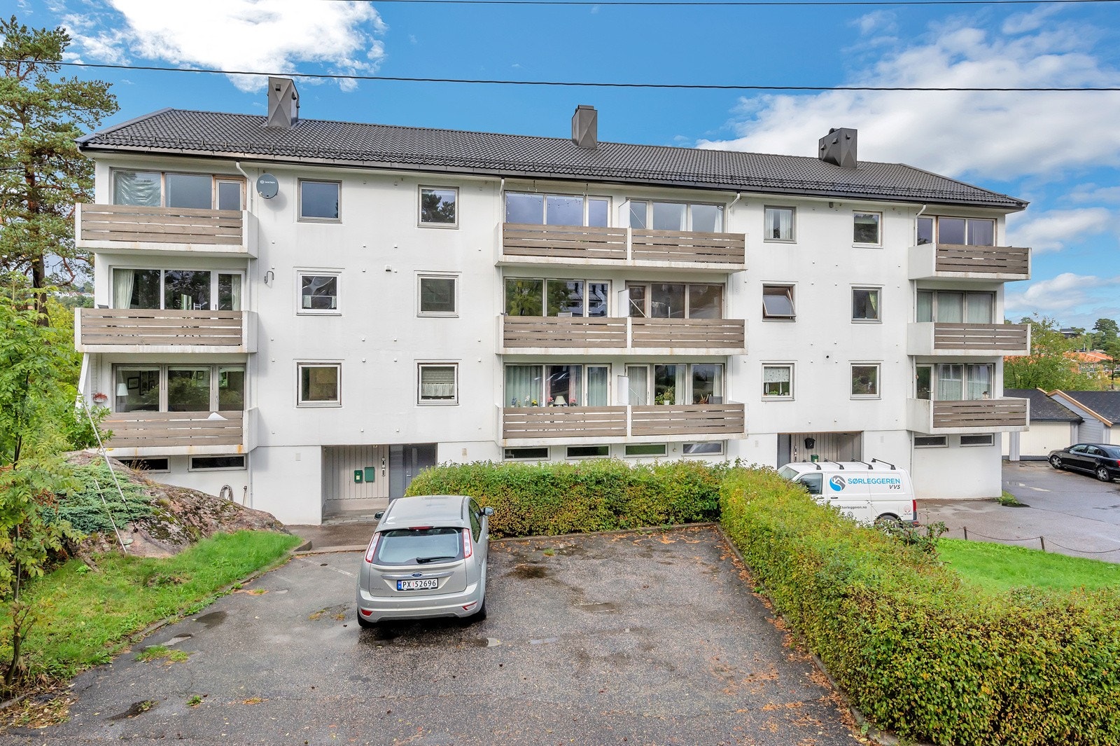 Felles parkeringsplass på tomt Galleribilde