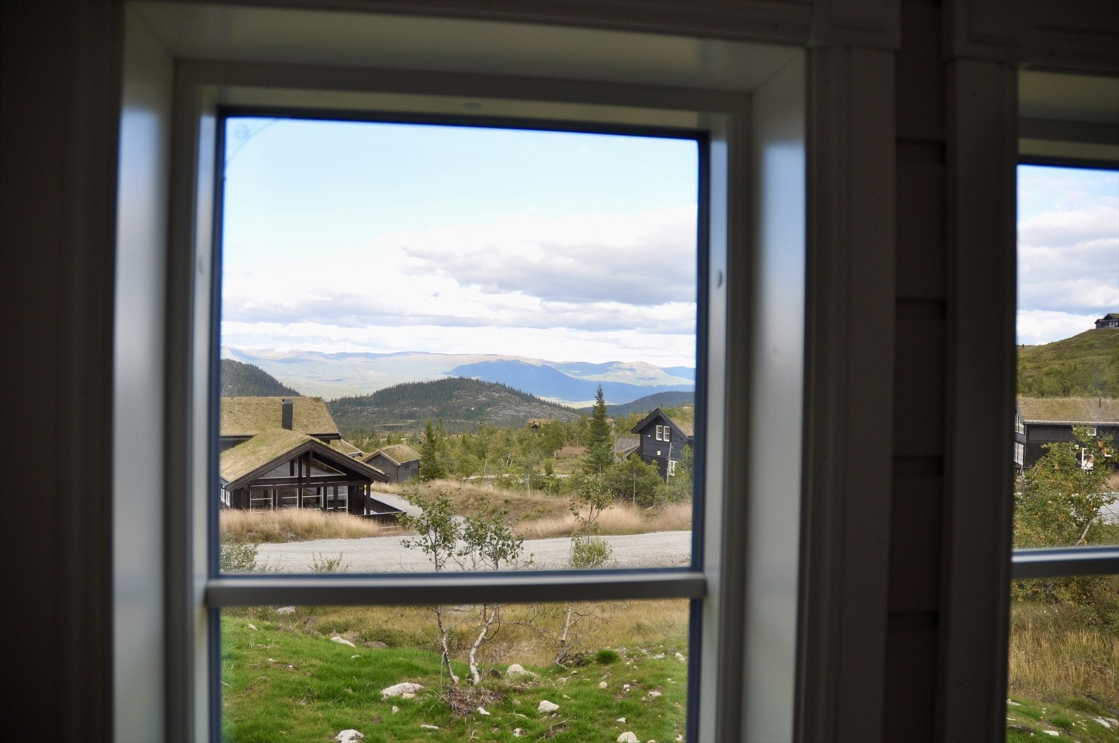 Utsikt fra stuevinduene. Galleribilde