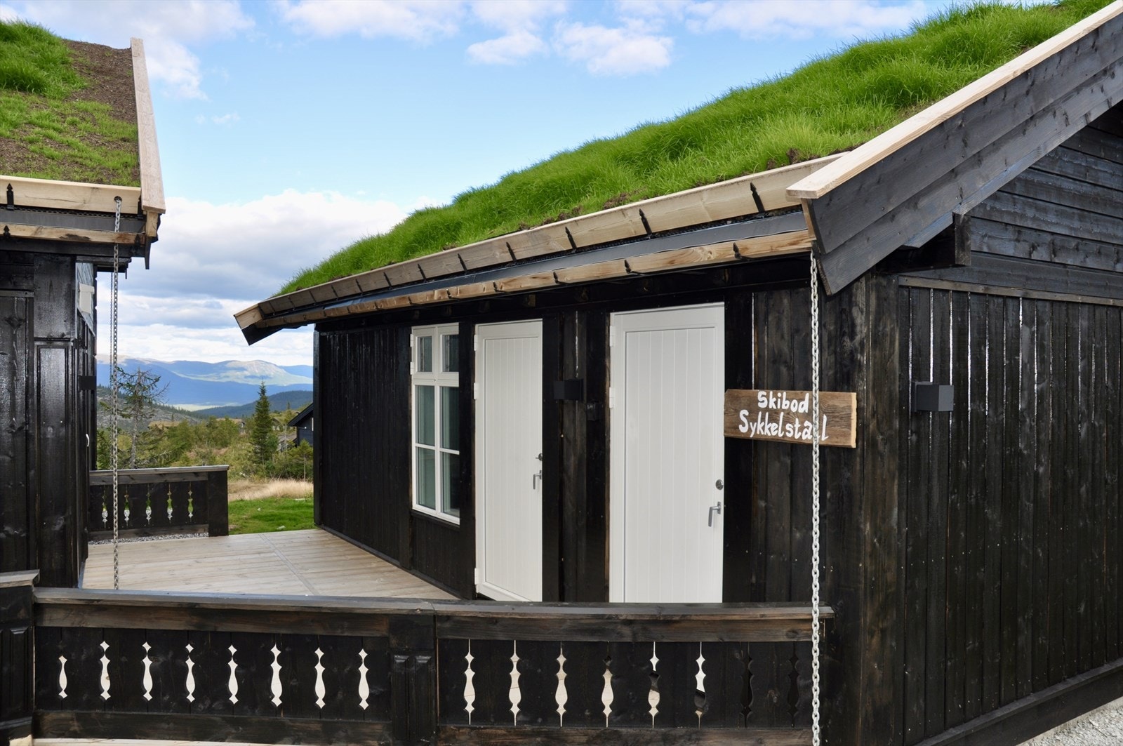 Kombinert anneks og sykkel/skistall. Galleribilde