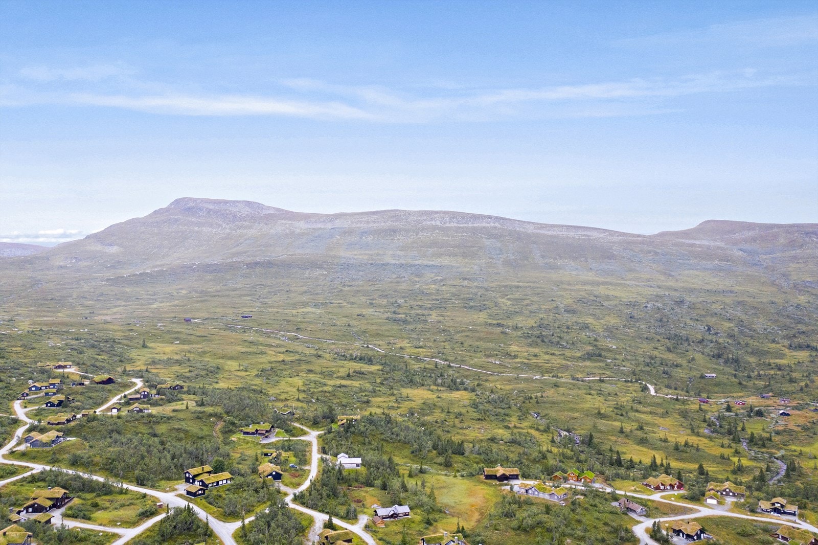 Fra hytta har man enkel tilgang til høyfjellet med stier like nærheten. Galleribilde