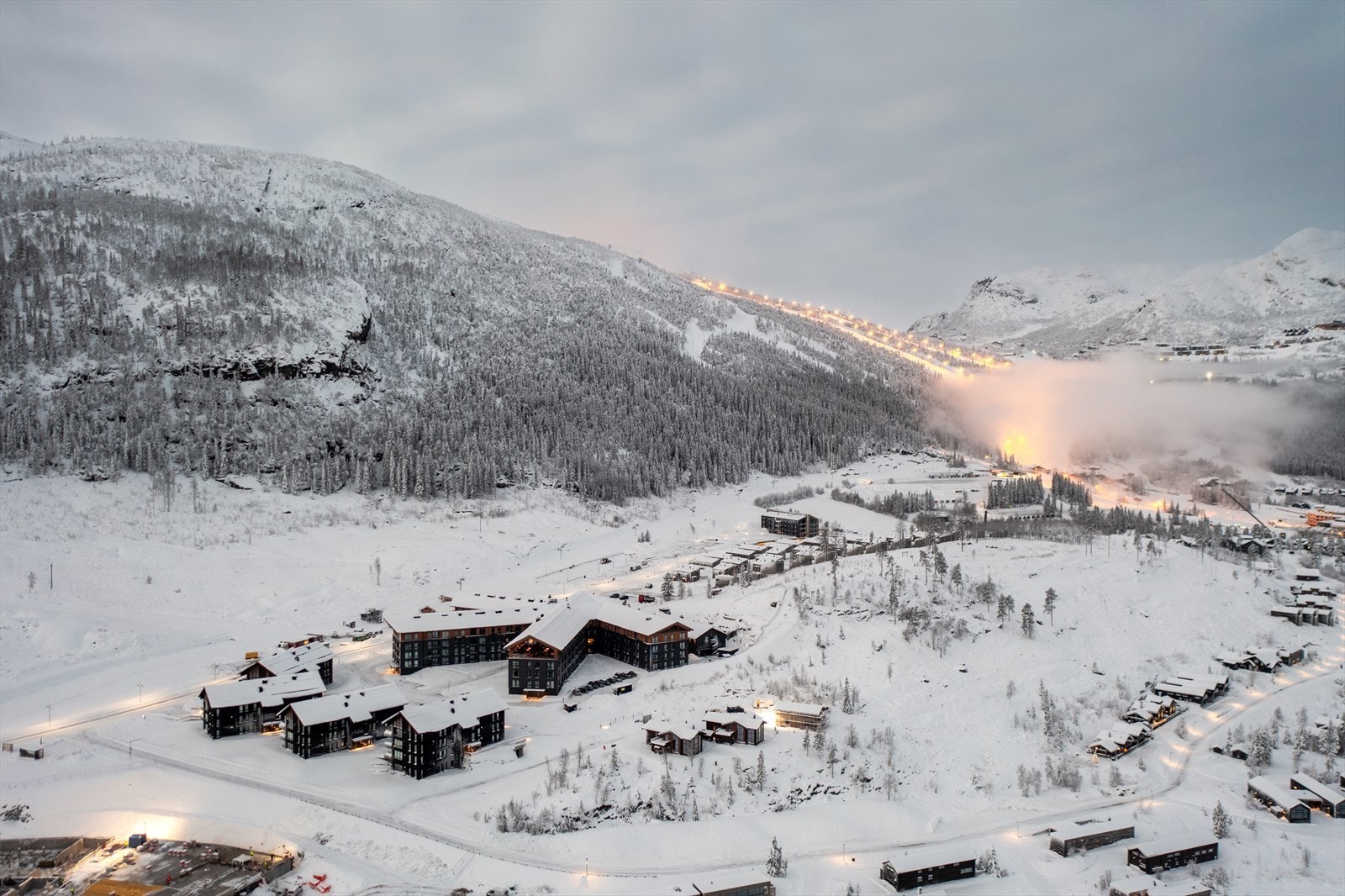 Fjellmegleren har gleden av å presentere en unik toppleilighet med rå beliggenhet i Fyri Tunet. Galleribilde
