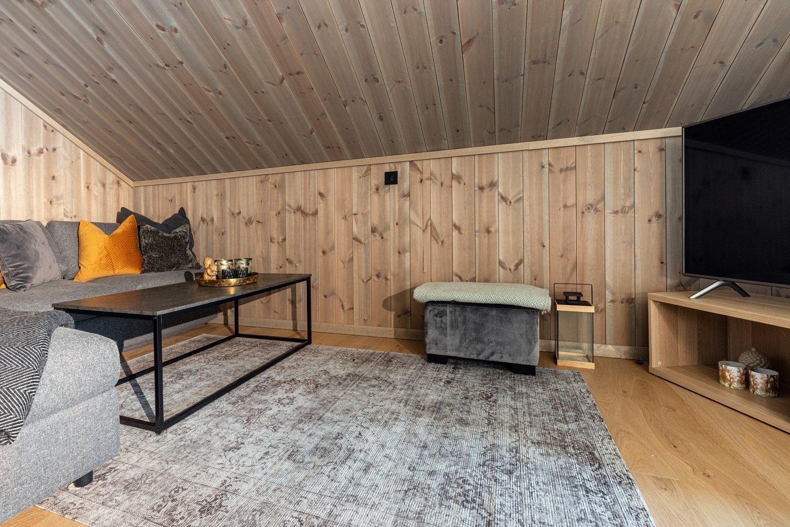 Toppetasjen som i dag benyttes som ekstra stue (kan utvides med ca 13 kvm). Galleribilde