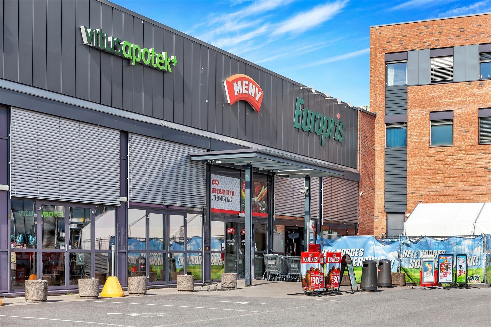 Torget på Vollebekk er bare noen få minutters gange fra leiligheten. Galleribilde
