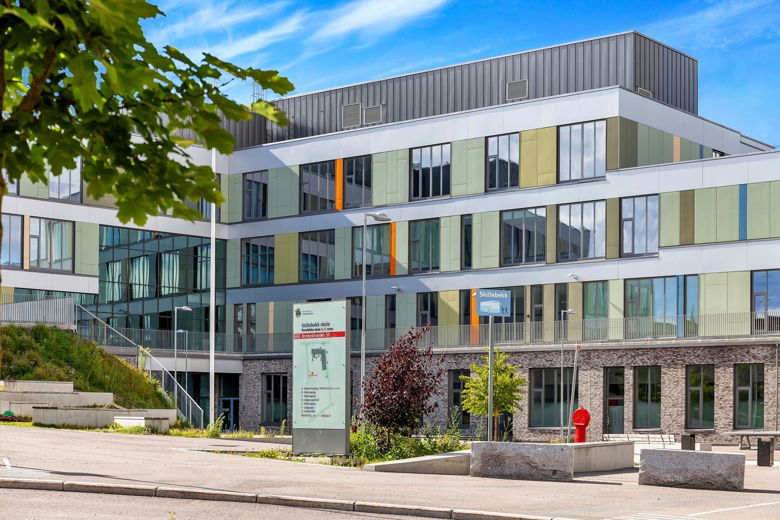 Vollebekk skole er ca. 9 minutters gange fra huset. Galleribilde