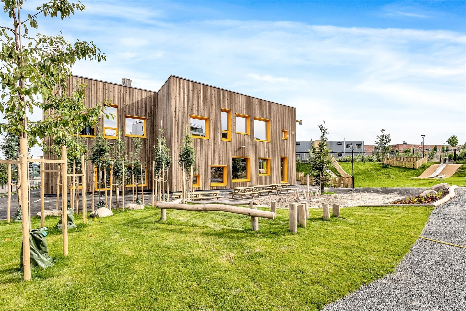 Godt tilbud av barnehager i nærområdet, blant annet Lunden barnehage som er ca. 800 meter fra huset. Galleribilde