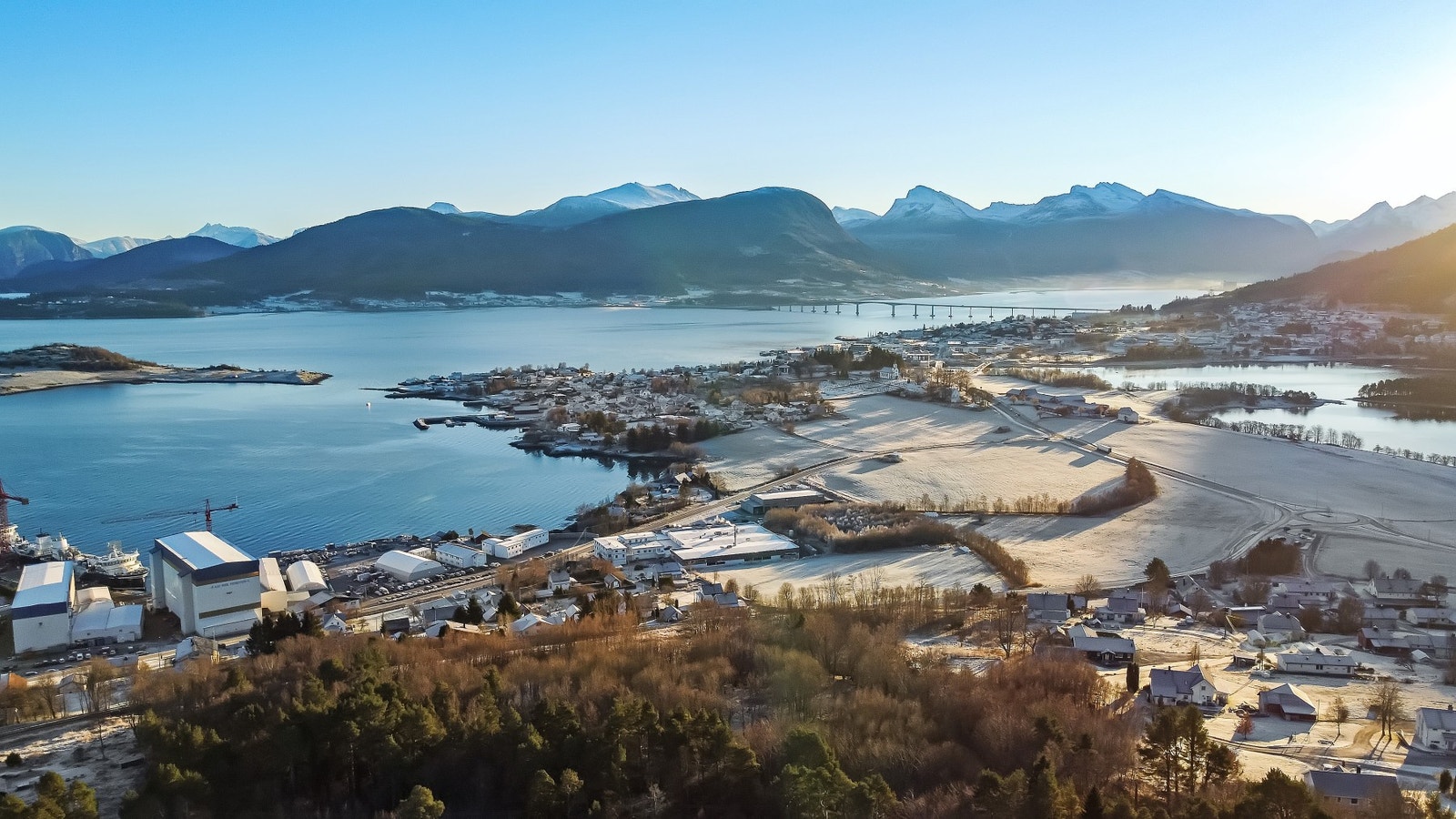 Området er tilknyttet et rolig boligområde med stort sett eneboliger Galleribilde
