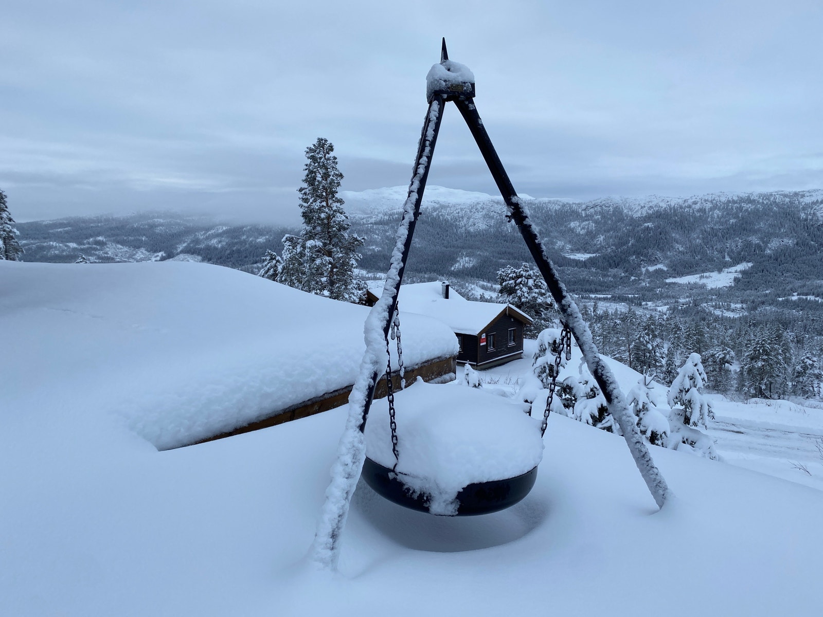 Utsikt i fra tomteområdet, tomt ligger på samme høydekurve Galleribilde