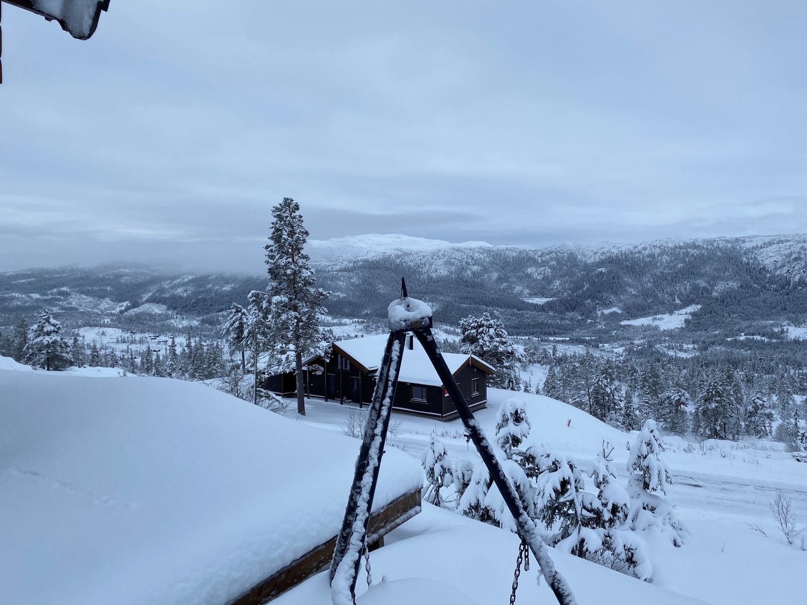 Utsikt i fra tomteområdet, tomt ligger på samme høydekurve Galleribilde