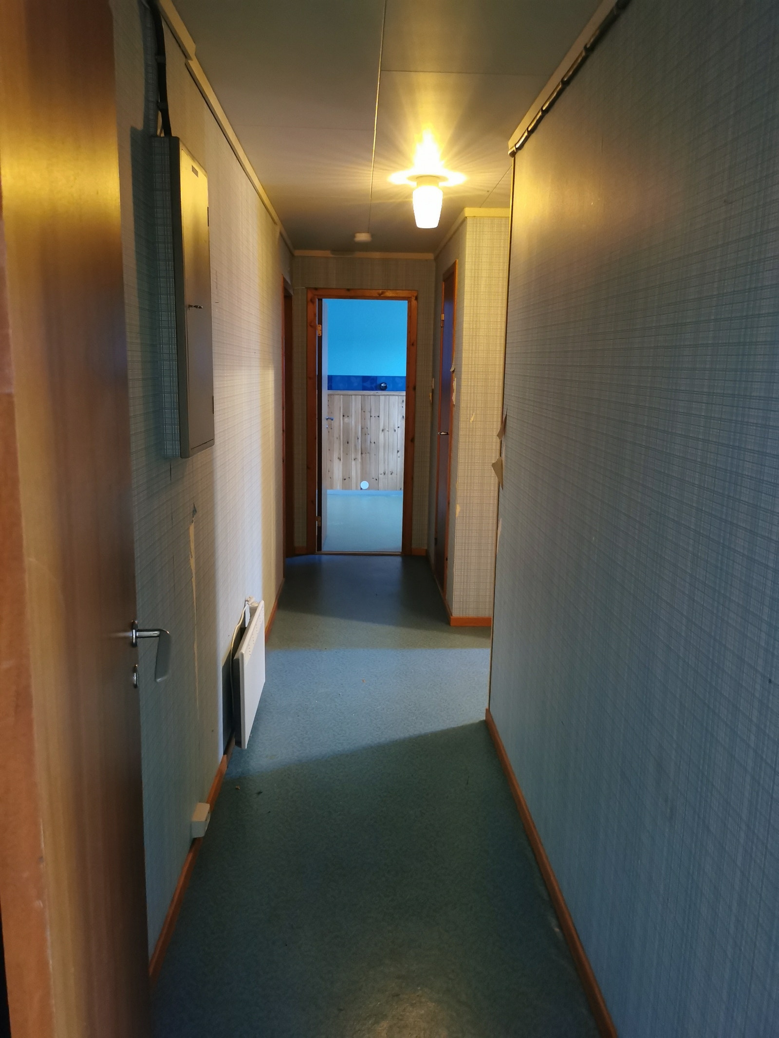 Gang i sokkelleilighet Galleribilde