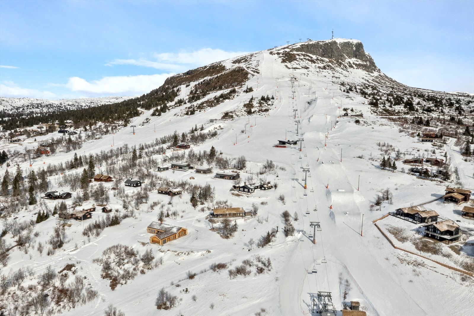 Fantastisk beliggenhet mellom flere nedfarter i alpinbakken - Midt i smørøyet Galleribilde