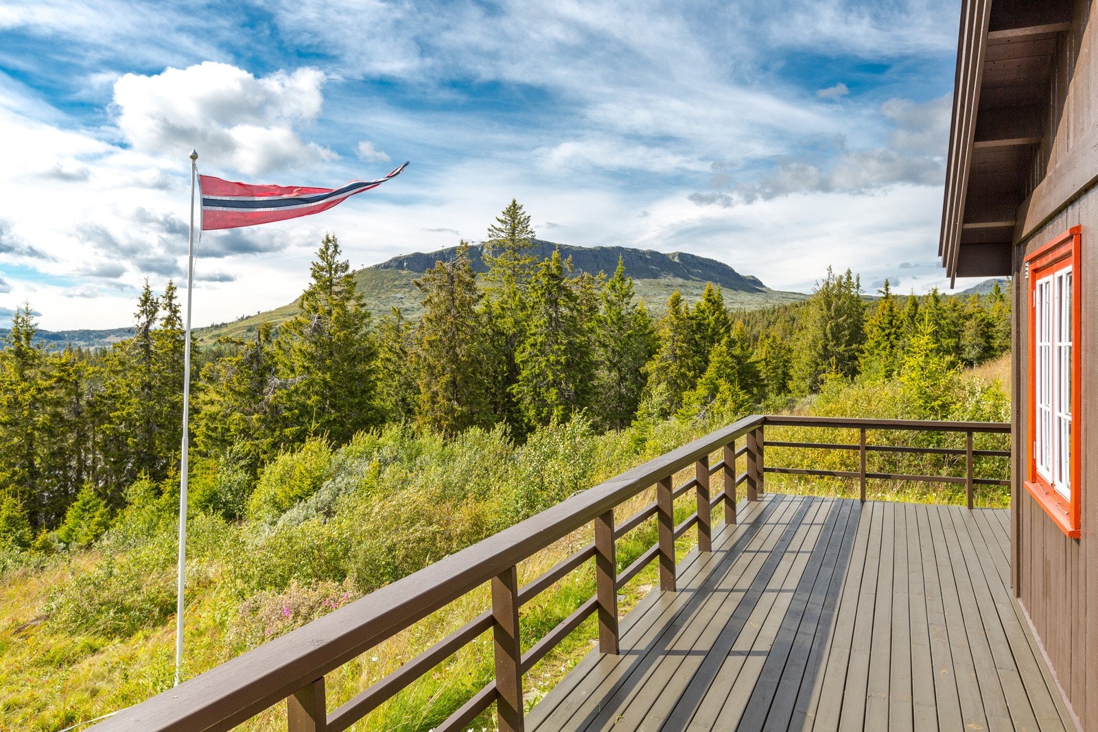 Eiendommen har umiddelbar nærhet til preparerte langrennsløyper som går igjennom området og knyttes sammen med det velpreparerte løypenettet på Skeikampen Galleribilde