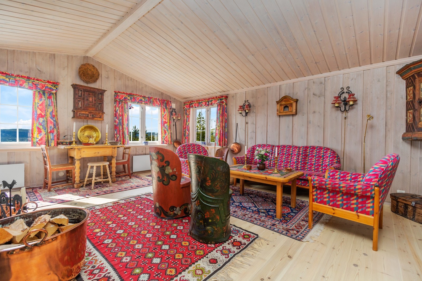 Lys og koselig stue med god takhøyde Galleribilde