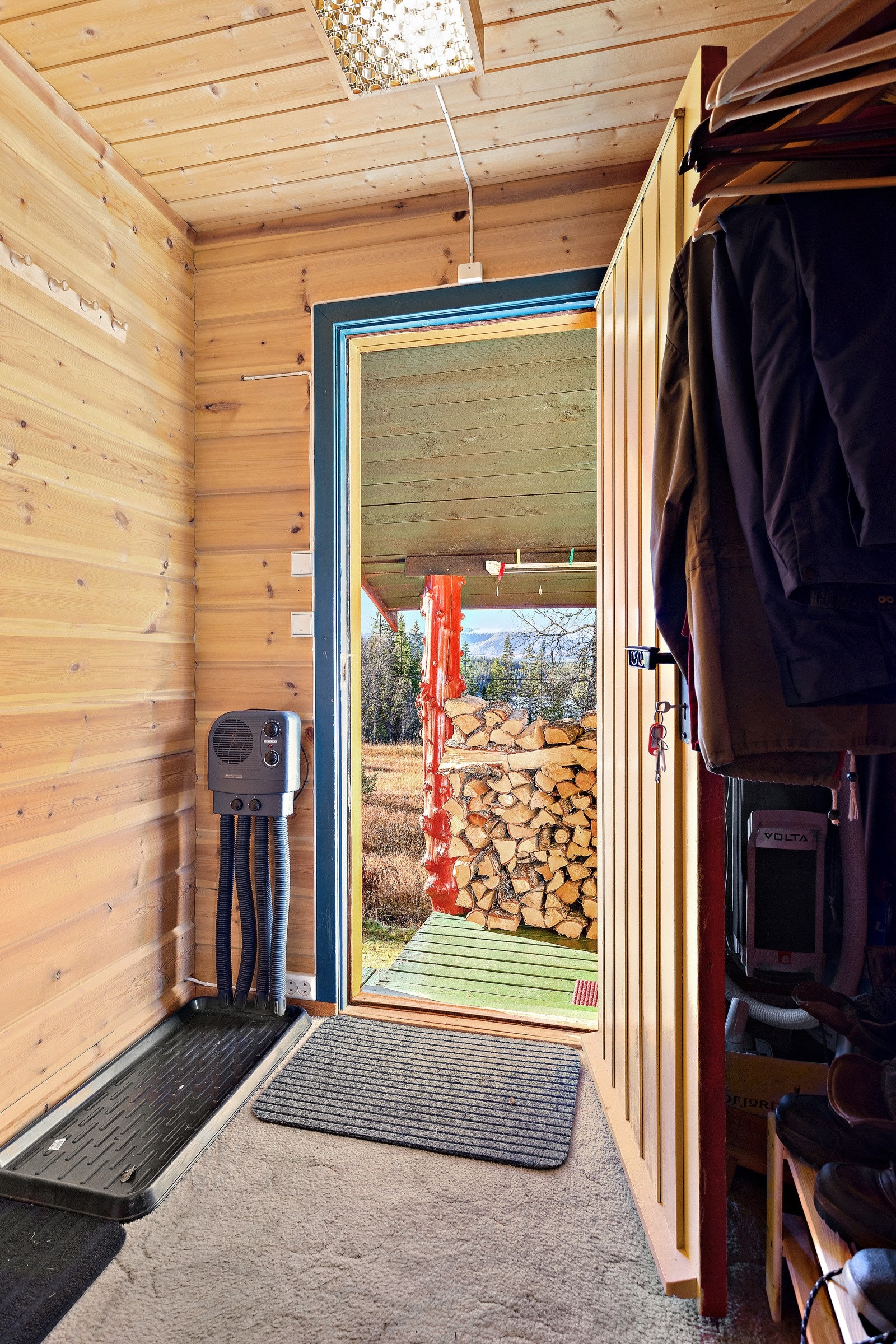 Yttergang. Takoverbygd inngangsparti Galleribilde