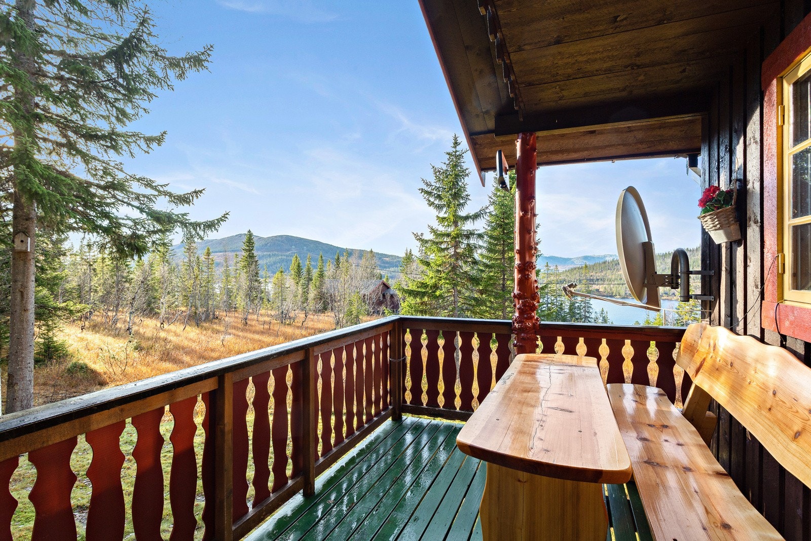 Her ser man fra terrassen mot Tomasvatnet Galleribilde