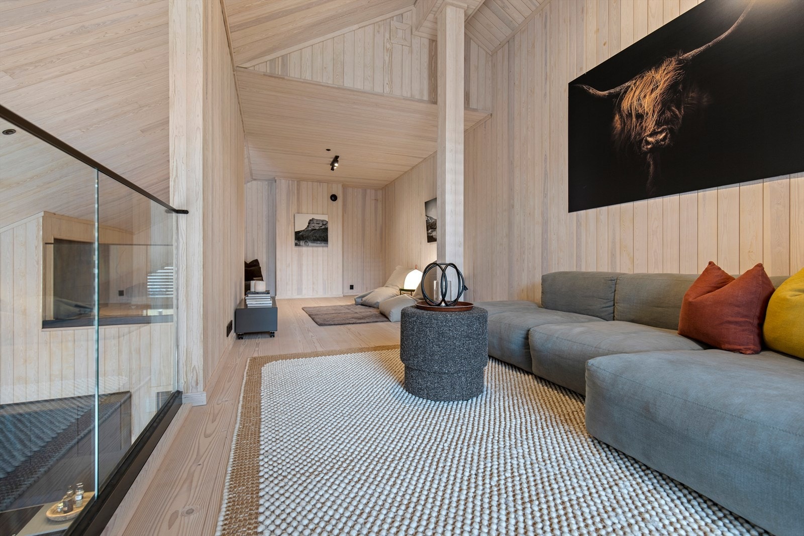 Legg merke til matchende gulv, vegger og tak. Galleribilde