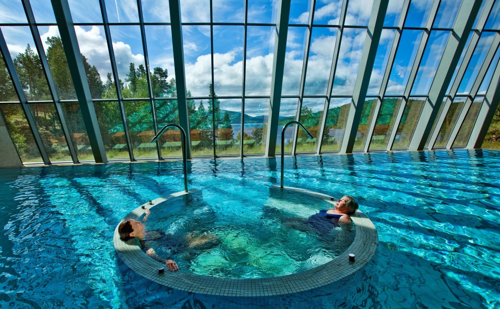 Hotellet byr på avslappende spa anlegg og en flott restaurant Galleribilde