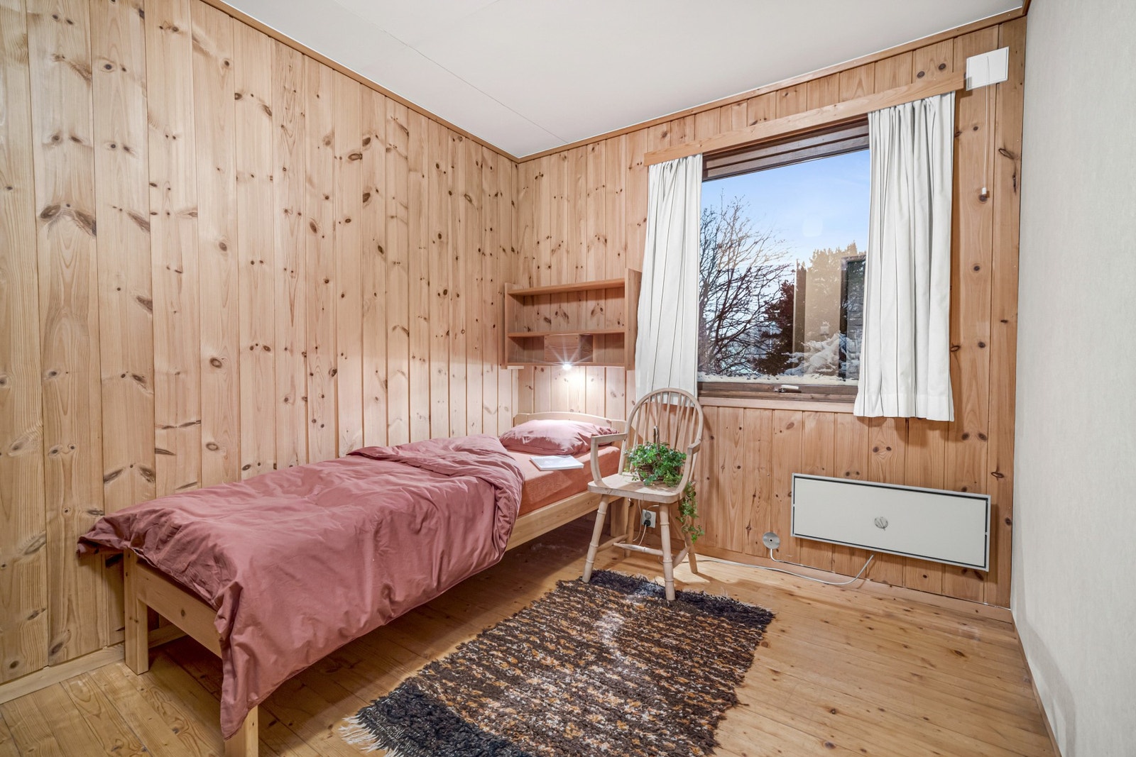 Alle soverom er utstyrt med panelovner for oppvarming. Galleribilde