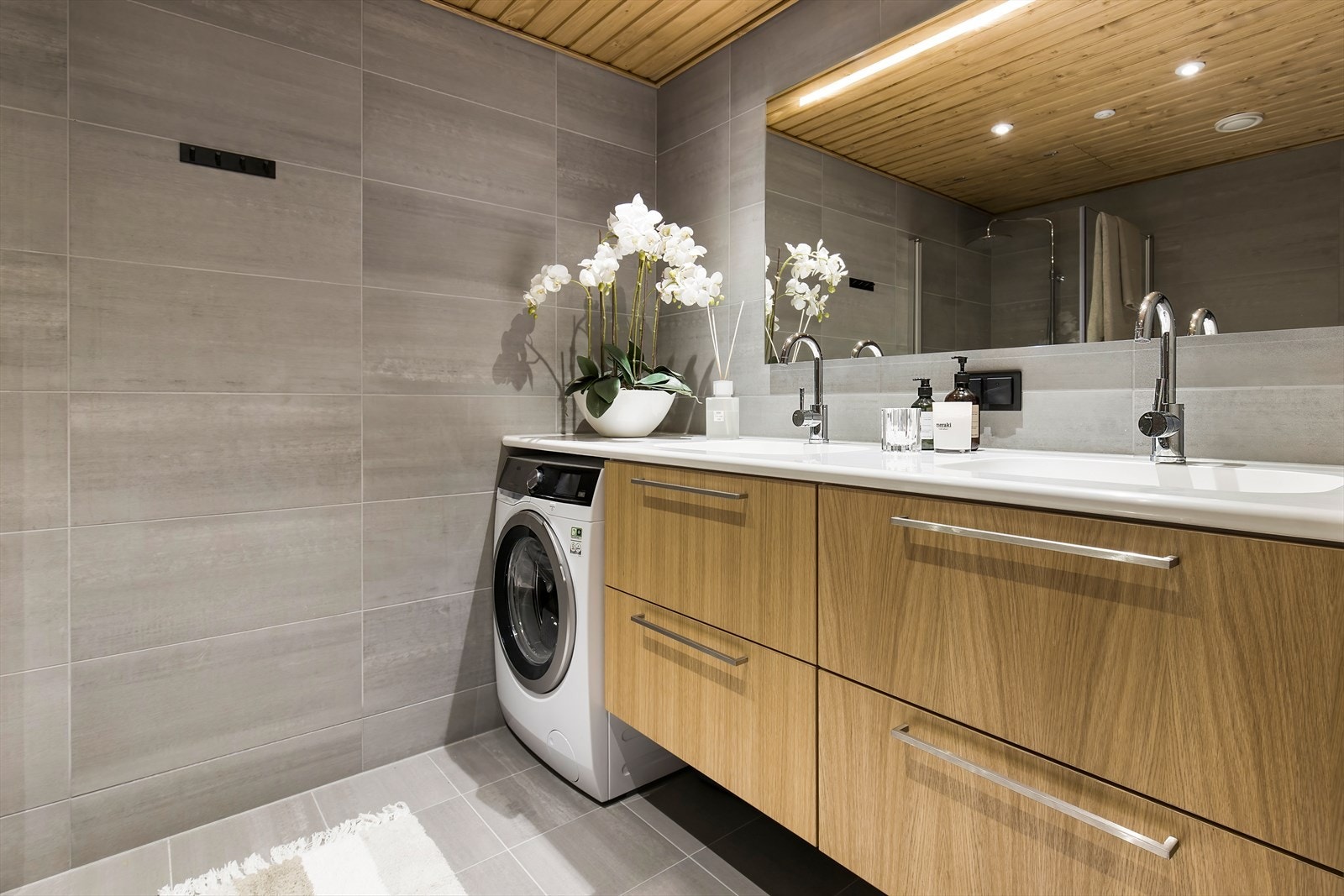 2 delikate bad med smakfull innredning og fargekombinasjon. Galleribilde