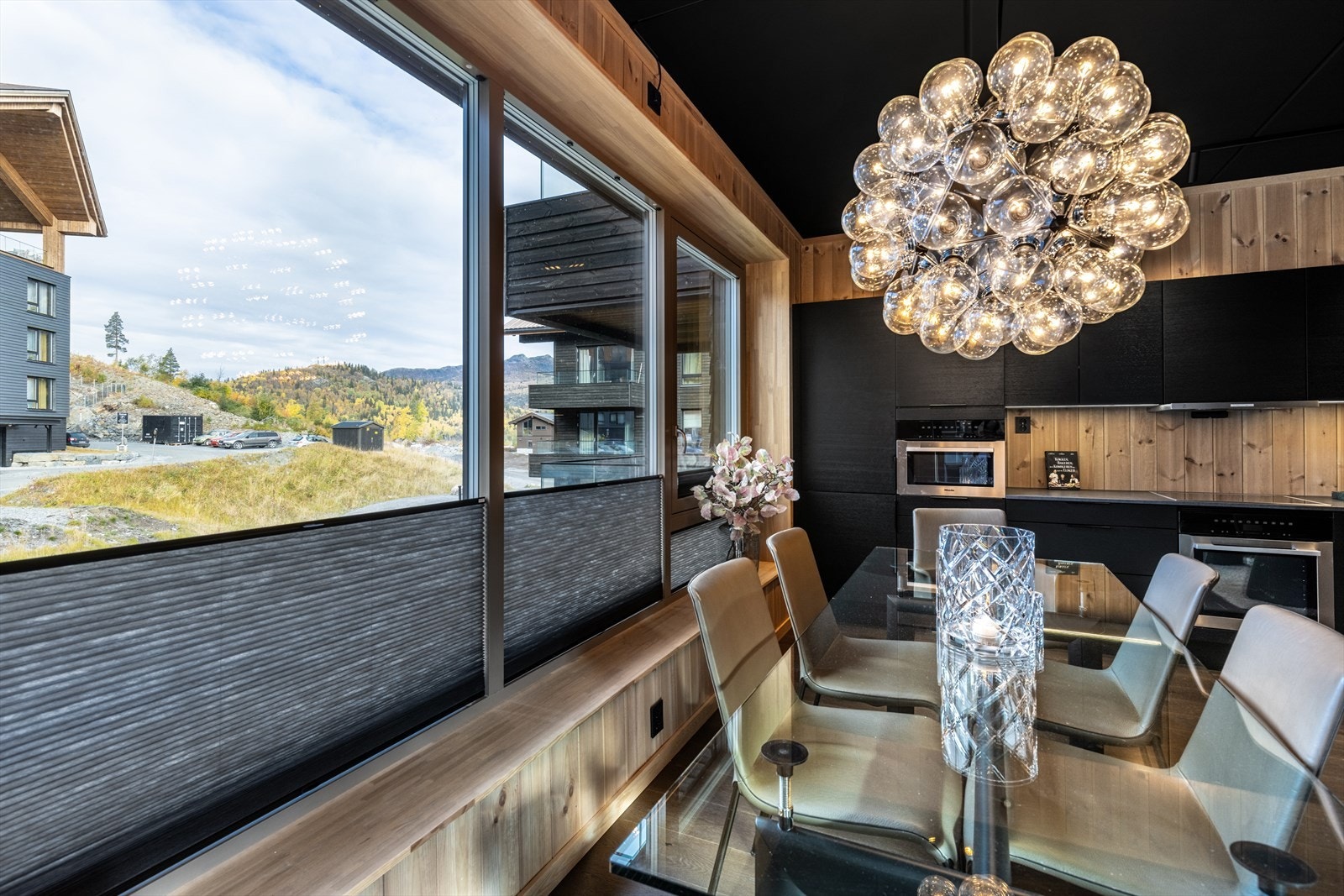 Fra leiligheten er det kun noen få meter gange til Fyri Resort. Galleribilde