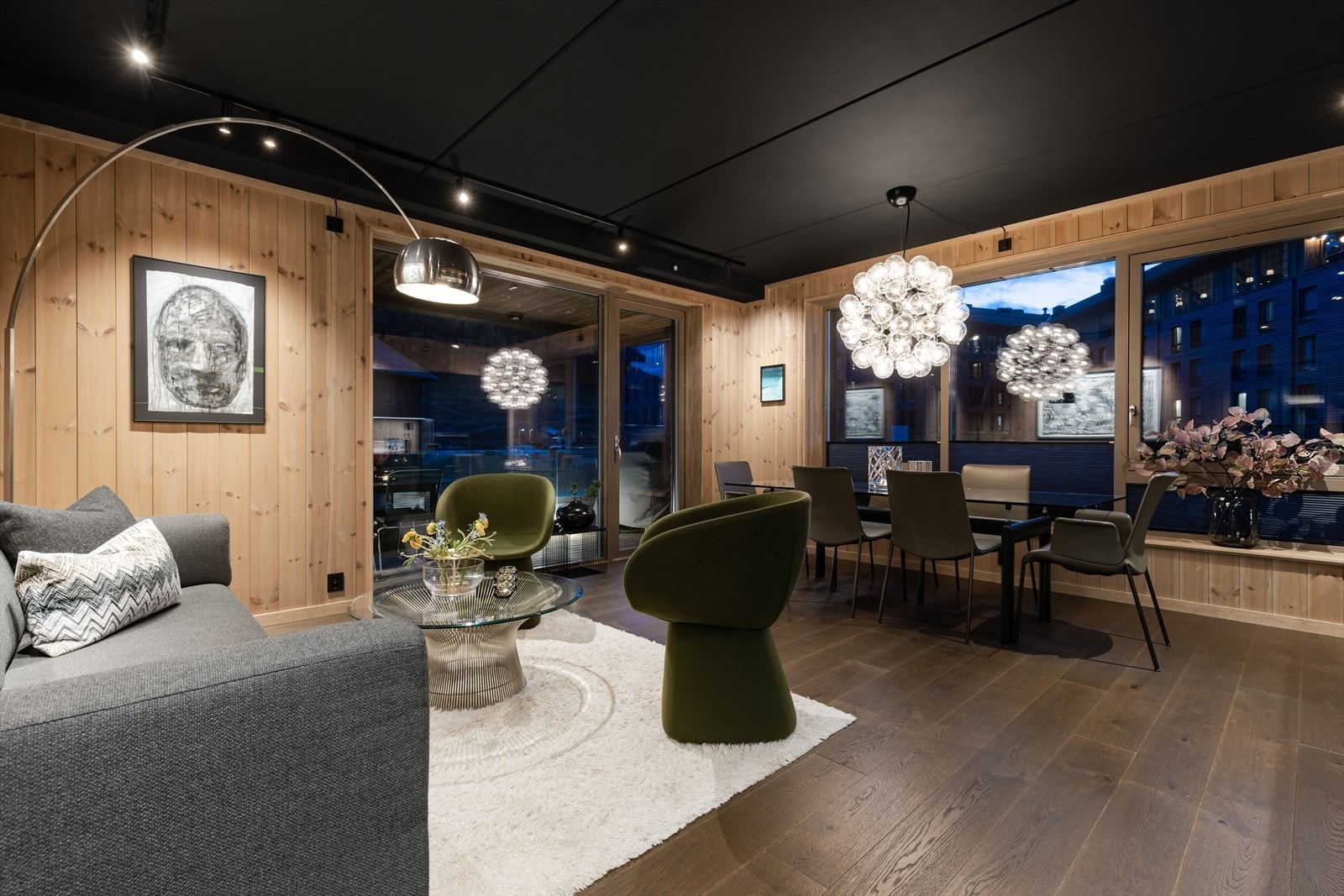 Velkommen til Fyri Tunet! Lekker og delikat 4-roms med god beliggenhet. Galleribilde