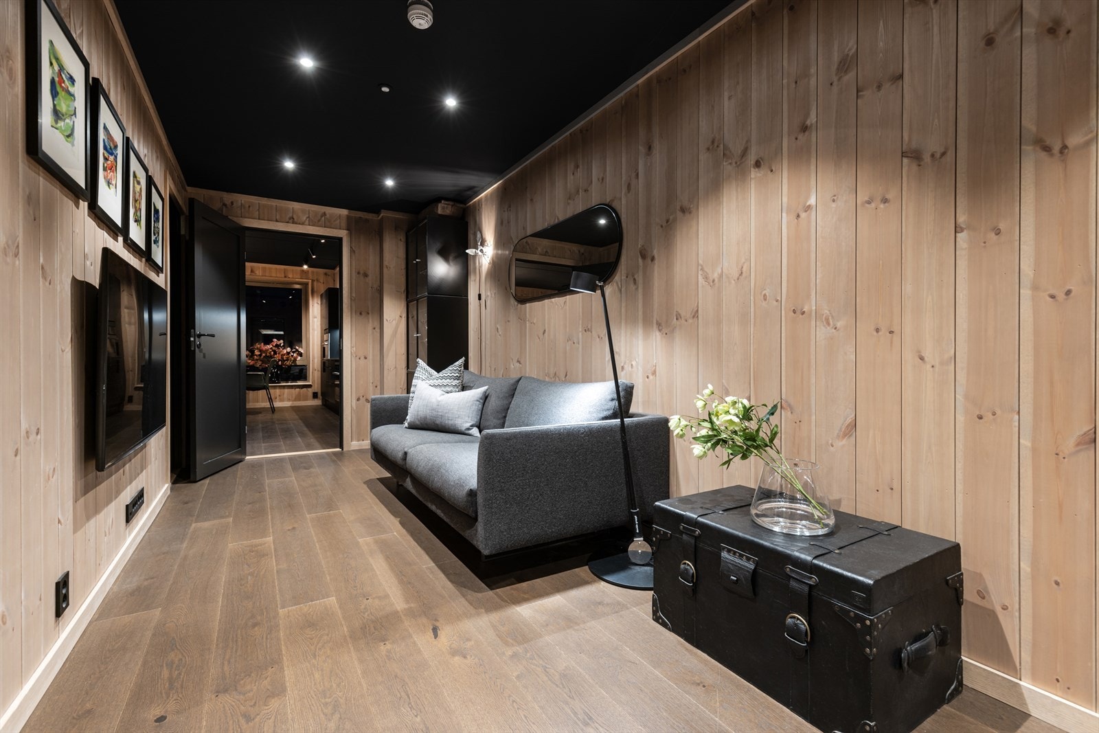 Praktisk innredet tv-stue gir ekstra oppholdsareal og stue nr. 2. Galleribilde