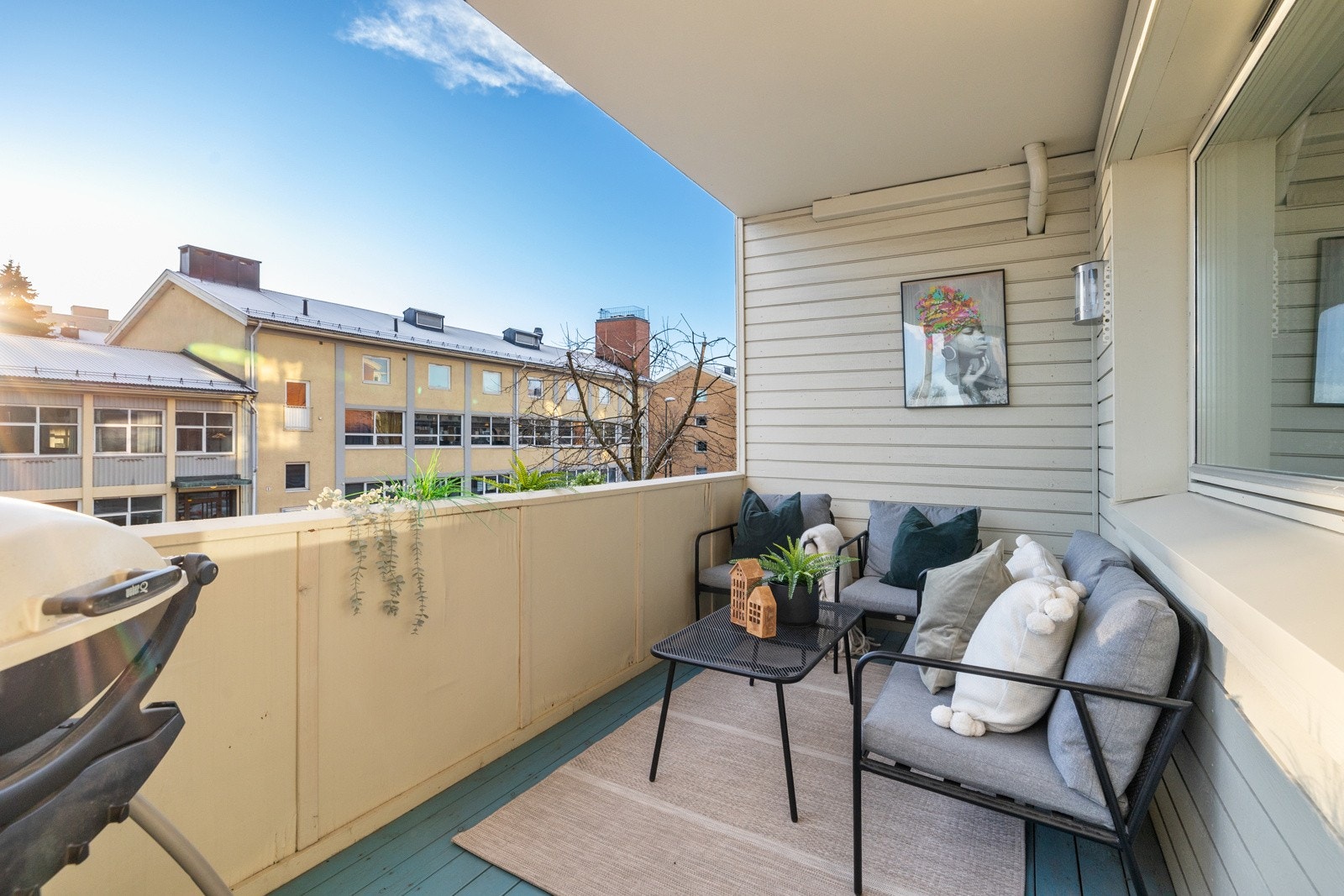 En romslig og lekker 3-roms med solrik balkong og garasjeplass med el-lader! Galleribilde