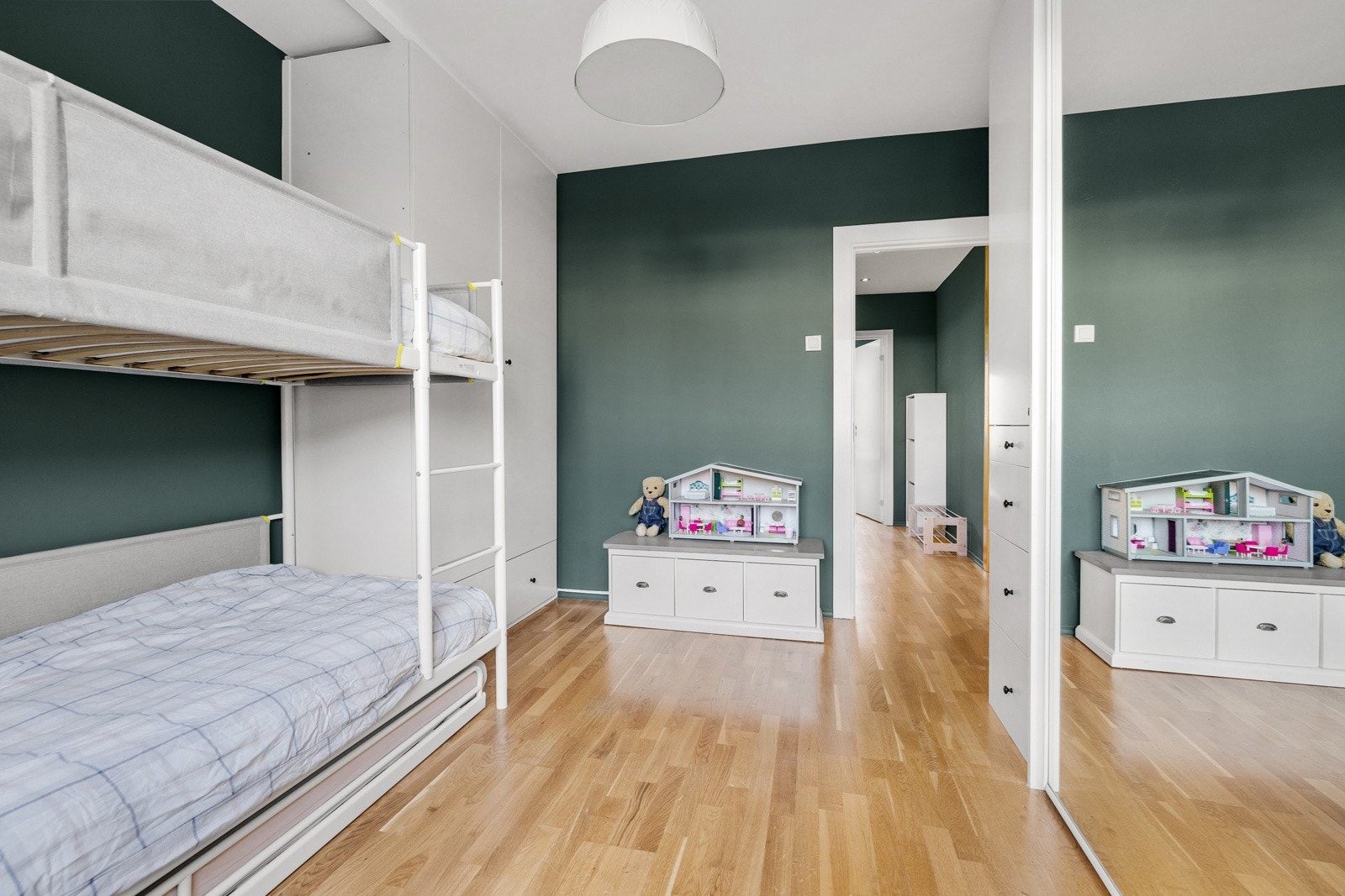 Rommet egner seg ypperlig som barnerom, gjesterom eller kontor. Galleribilde