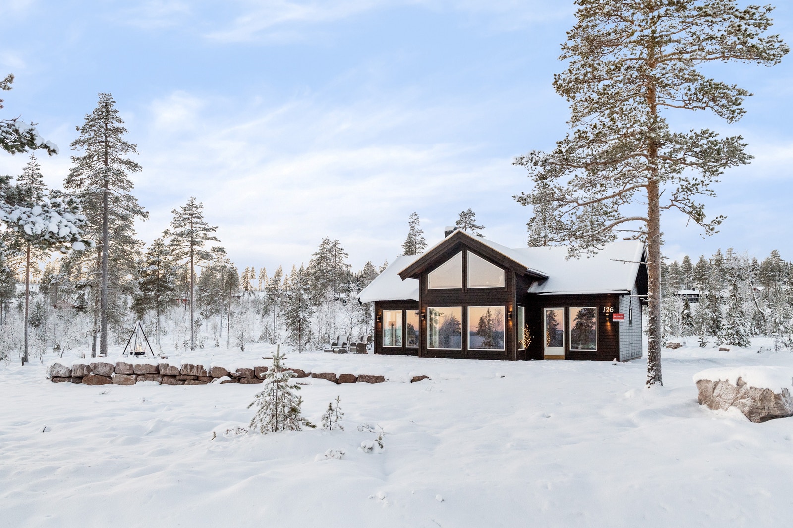 Lekker ny hytte med gedigen uteplass Galleribilde