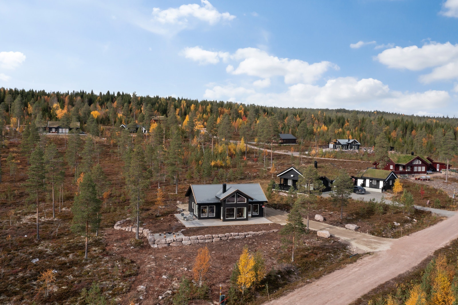 Hytte ligger sørvest og med terrasse på 2 sider - utetid og sol hele dagen! Galleribilde