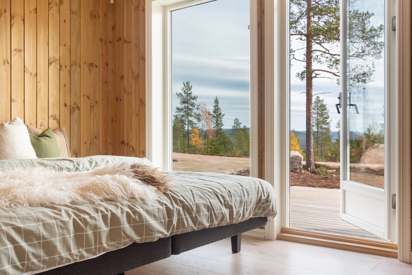 Soverom med terrassedør - Egnet plass til jacuzzi rett utenfor Galleribilde